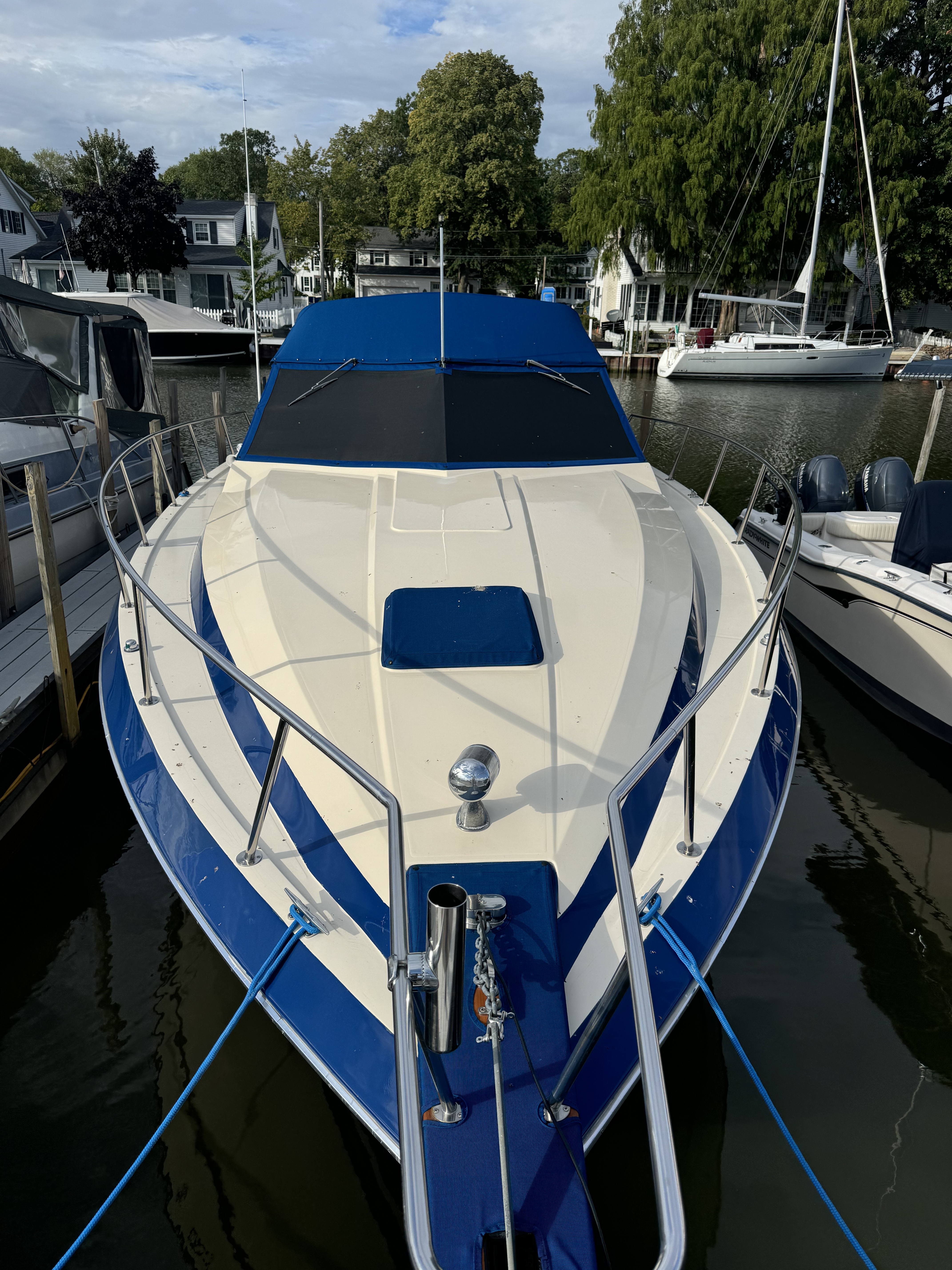 Boat image 1 - 1983 Chris Craft Commander 332