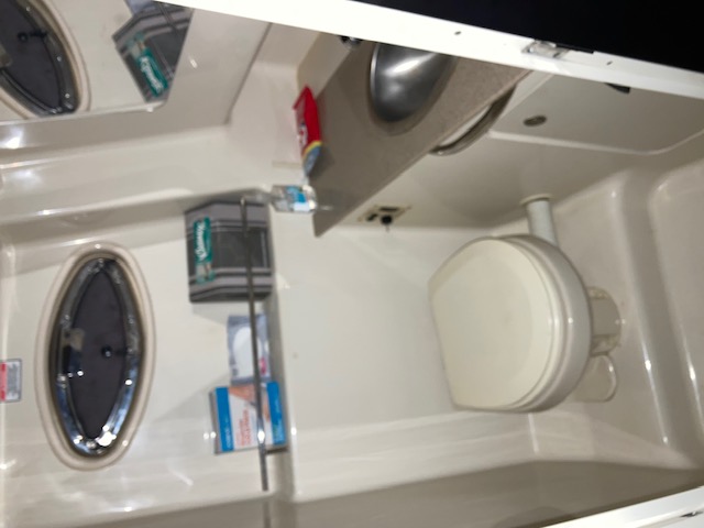 Boat image 6 - 2006 Sea Ray Sundancer 290