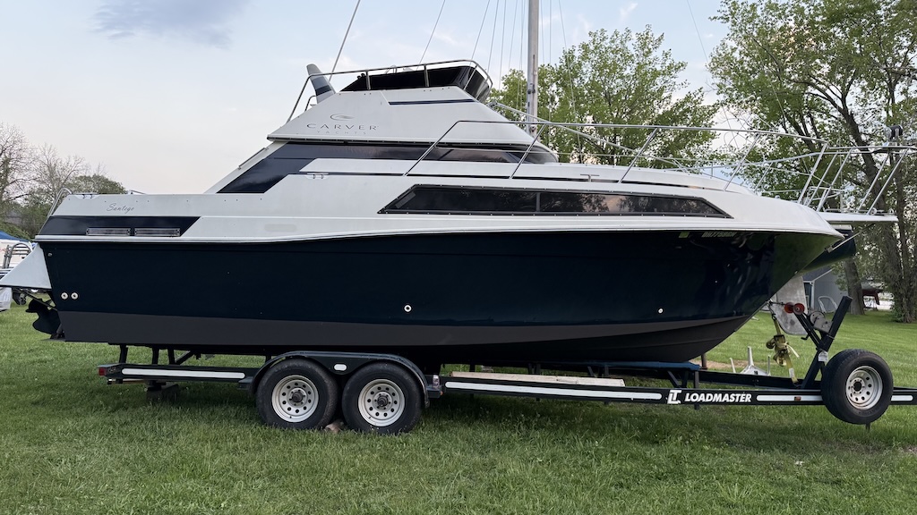 Boat image 1 - 1987 Carver Santego 2767