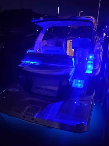 Boat image 4 - 2019 Regal 35 Coupe