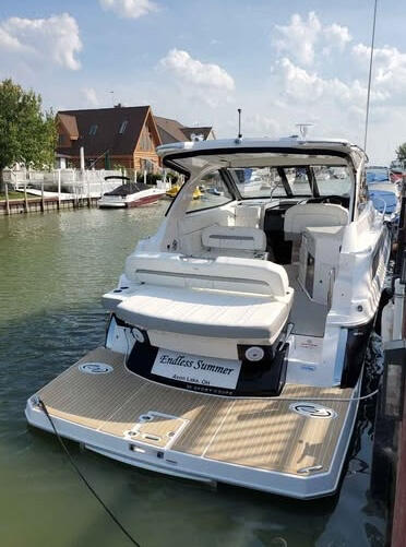 Boat image 5 - 2019 Regal 35 Coupe